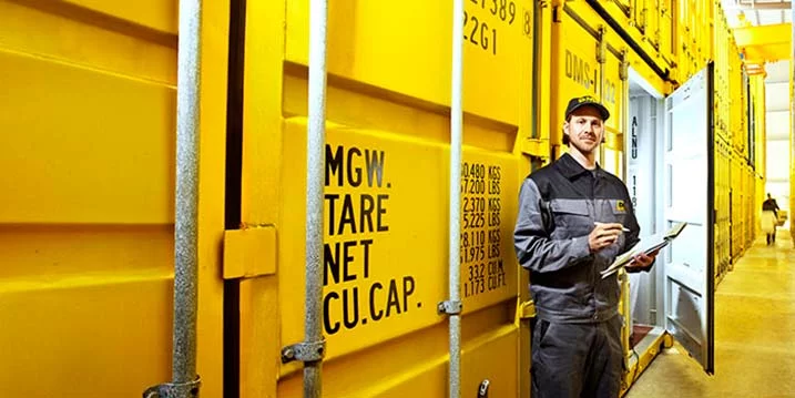 Einlagerung im Container
