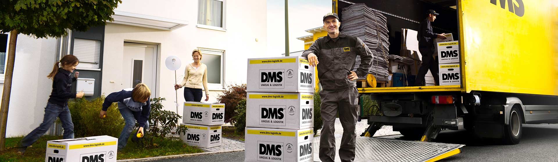 Familie bei Umzug