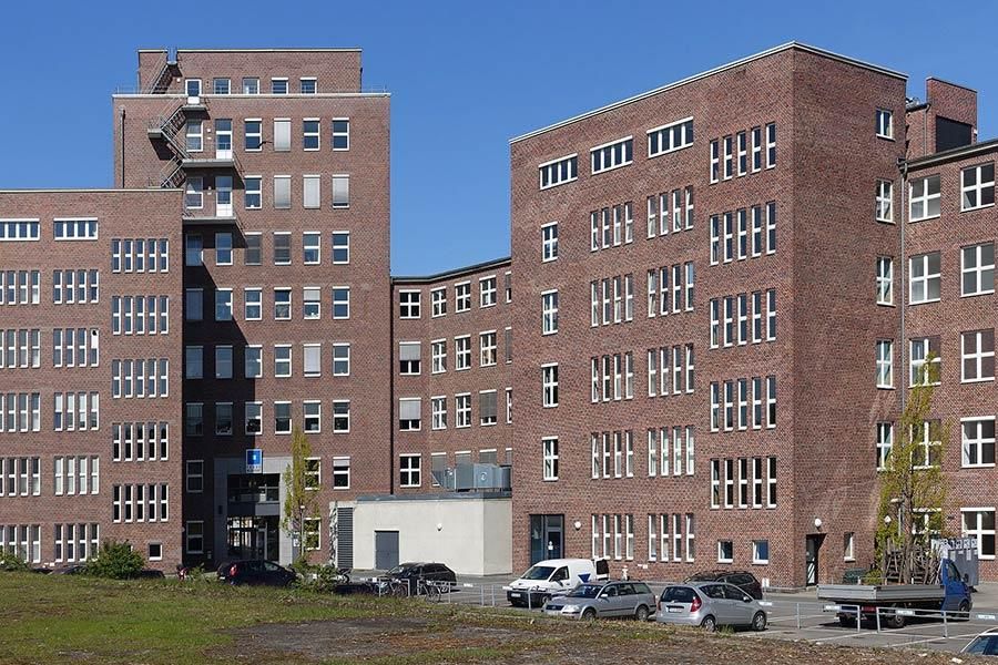 großes Bürogebäude